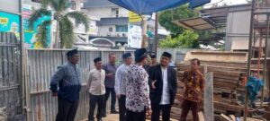 Bendum PP Muhammadiyah meninjau pembangunan Gedung Dakwah PCM Kebayoran Baru