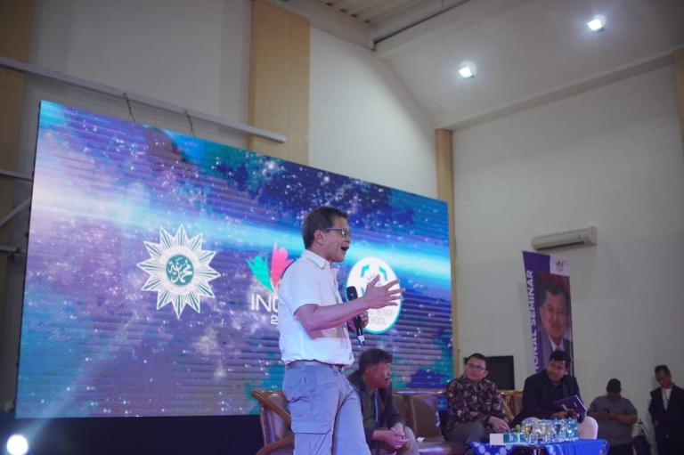 Rocky Gerung Berikan Pencerahan Dalam Seminar International In Education Di PCM Kebayoran Baru